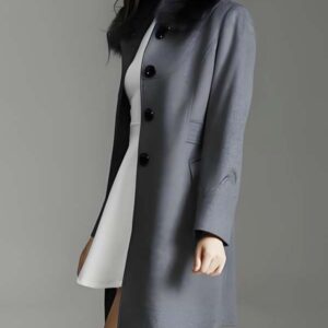 Gray Fur-Collar Coat with Precise Seam Finishing